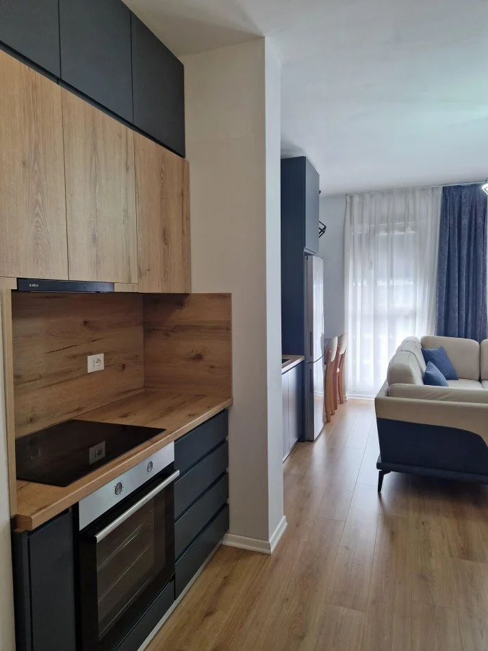 Tirane, jepet me qera apartament 1+1+Ballkon Kati 6, 70 m² 600 € (rruga Dom Bosko)