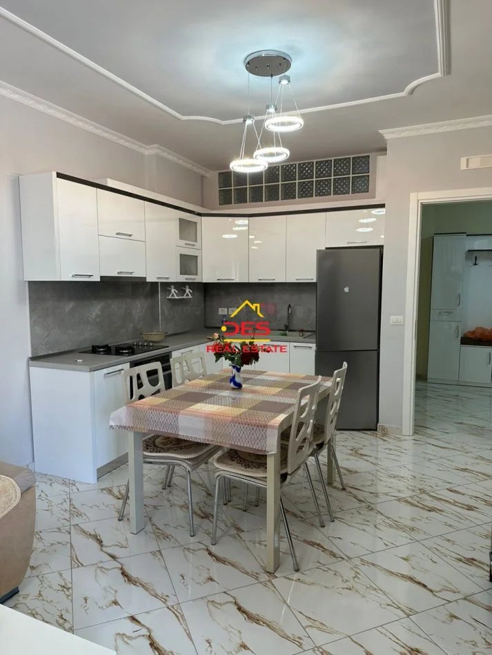 Shqiperi, jepet me qera apartament 2+1+Ballkon Kati 4, 108 m² 700 € (Rr Sazani)