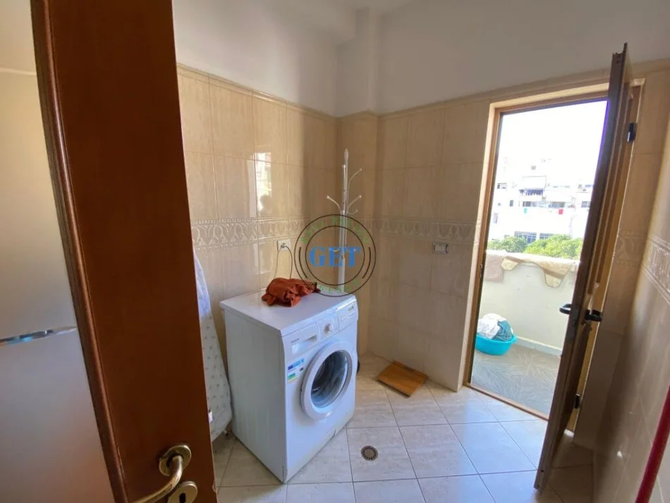 Durres, shitet apartament 3+1 Kati 3, 145.000 m² 145.000 € (Stadiumi, Durres)