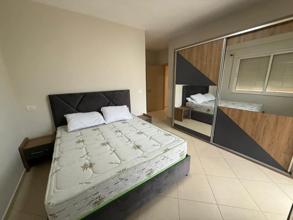 Durres, jepet me qera apartament 2+1+Aneks+Ballkon Kati 4, 111 m² 400 € (Qera 2+1+2 Ish Rajoni Lagja 6 Diambe • 400€ neto)