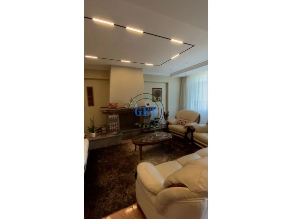 Durres, shitet apartament 3+1 Kati 3, 145.000 m² 145.000 € (Stadiumi, Durres)