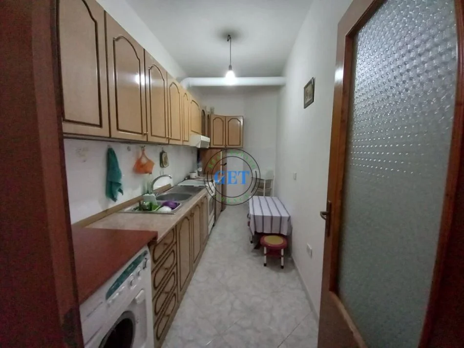 Durres, jepet me qera apartament 2+1 Kati 2,105 m²  450 € (Vollga, Durres)