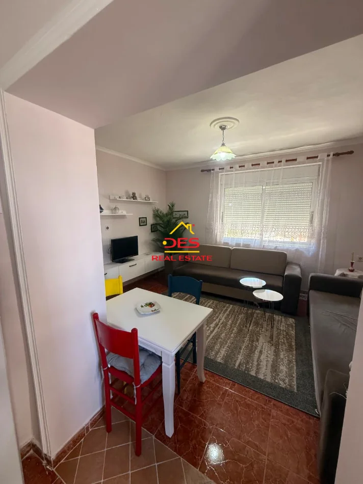 Vlore, jepet me qera apartament 1+1 Kati 2, 70 m² 350 € (Rruga Fejzo Mema)