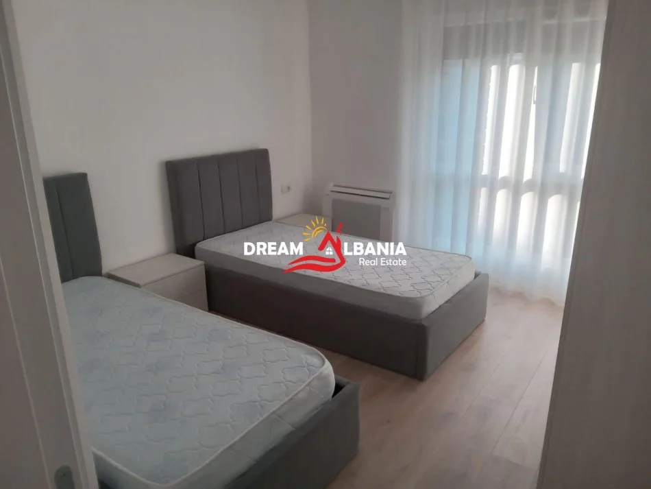 Tirane, jepet me qera apartament 2+1 Kati 2, 100 m² 700 € (Xhamlliku)
