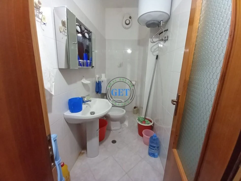 Durres, jepet me qera apartament 2+1 Kati 5, 105 m² 450 € (Vollga)