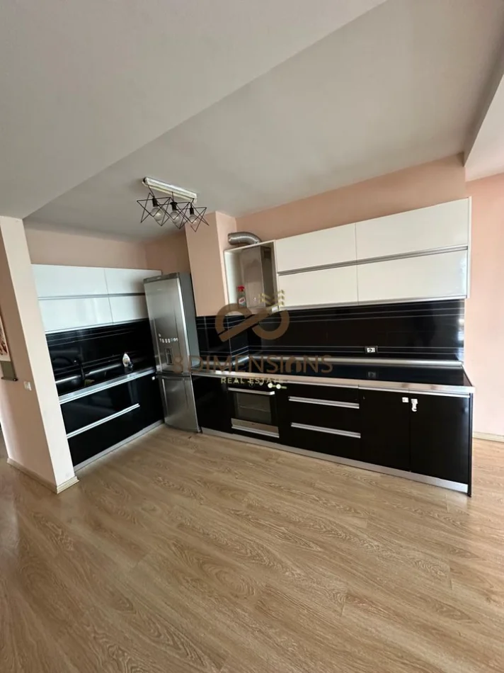 Tirane, jepet me qera apartament 2+1+Ballkon Kati 2, 140 m² 650 € (laprake)