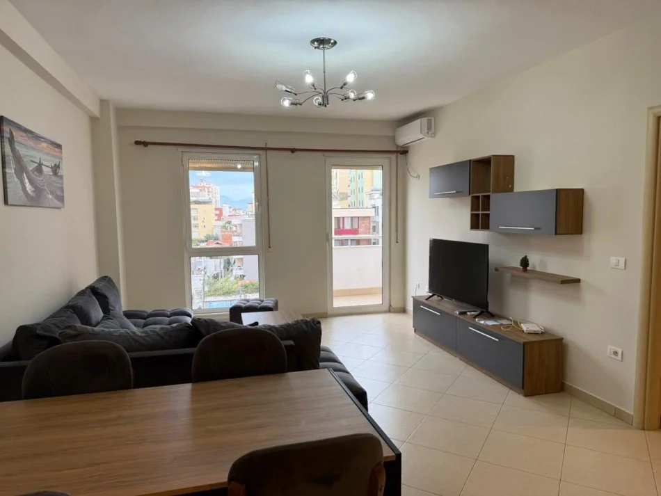 Durres, jepet me qera apartament 2+1+Aneks+Ballkon Kati 4, 111 m² 400 € (Qera 2+1+2 Ish Rajoni Lagja 6 Diambe • 400€ neto)