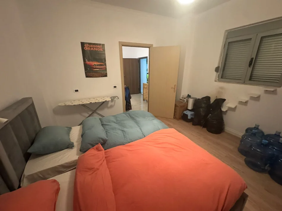 Tirane, jepet me qera Vile 2 Katshe Kati 1, 1.300 € (rruga riza cerova)