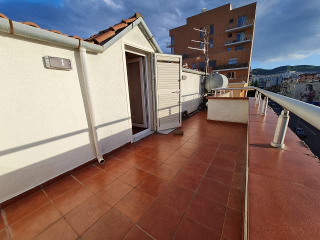 Tirane, jepet me qera apartament duplex 4+1+BLK Kati 4, 196 m² 1.500 Euro (Komuna Parisit)