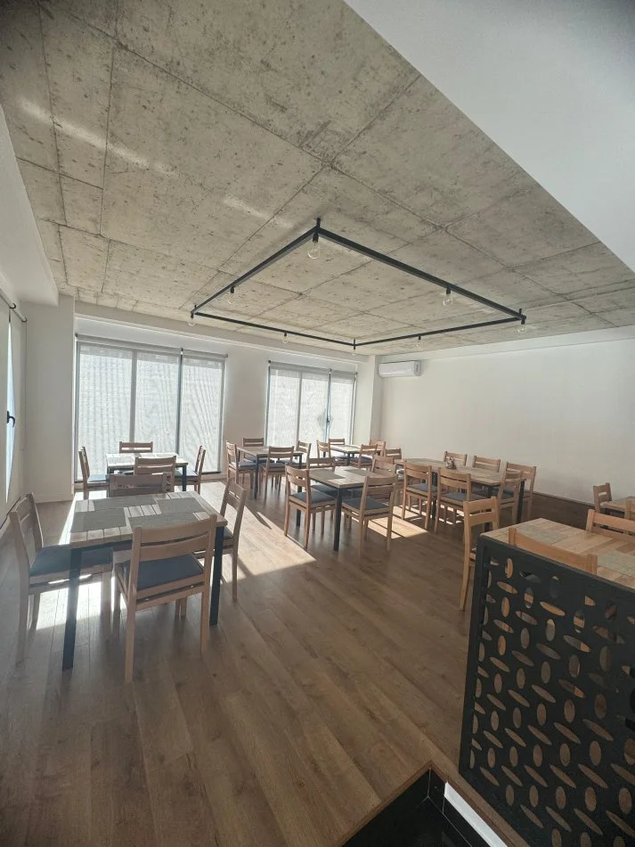 Tirane, jepet me qera ambjent biznesi Kati 0, 80 m² 1.500 € (Oxhaku)