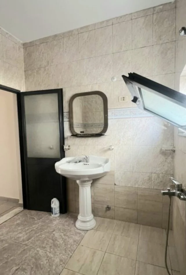 Tirane, jepet me qera apartament 1+1 Kati 1, 78 m² 400 € (Don Bosko)