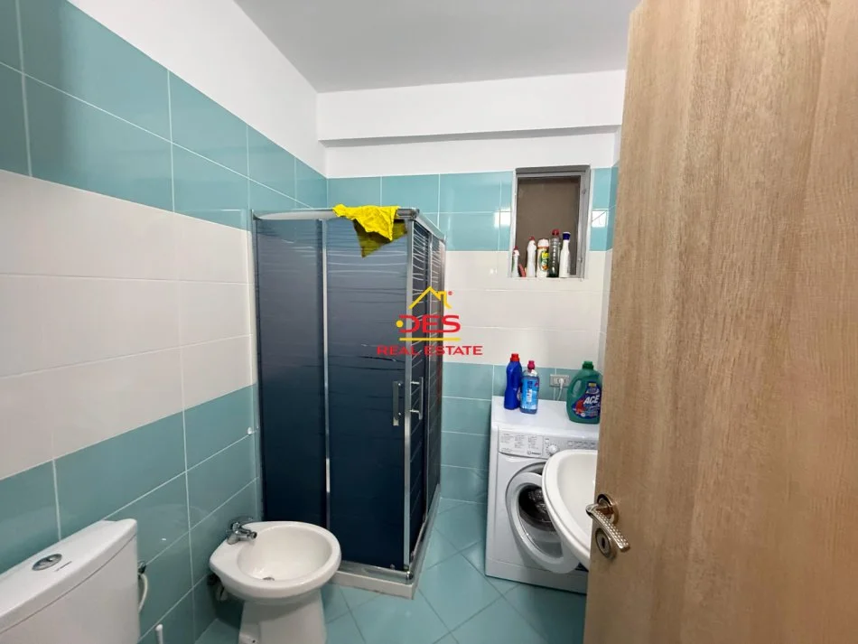 Vlore, jepet me qera apartament 2+1+Ballkon Kati 2, 110 m² 350 € (Rruga Çajupi)