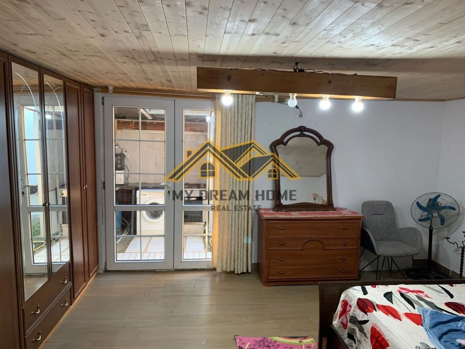 Durres, jepet me qera shtepi 2+1 Kati 0, 200 m² 250 € (SEKTIOR RINIA)