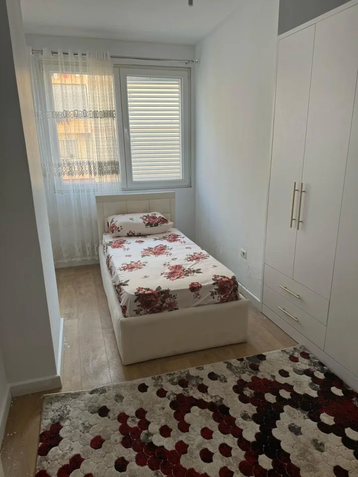 jepet me qera apartament 2+1 kompleksi dine fratari astir , 400 €