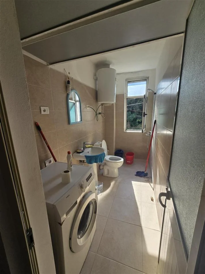 Tirane, jepet me qera apartament 1+1 Kati 2, 70 m² 450 € (Brryl prane Bar Oslo)