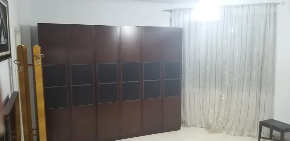 Tirane, jepet me qera apartament 3+1+Aneks+Ballkon Kati 9, 160 m² 800 € 