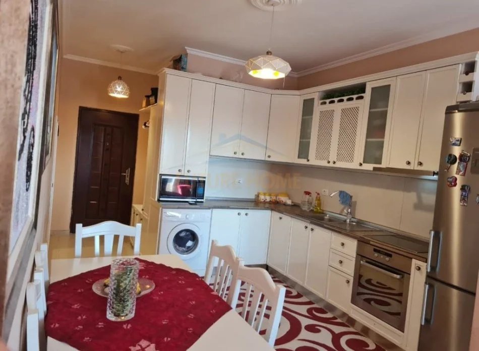 Tirane, jepet me qera apartament 2+1 Kati 5, 90 m² 500 € (Stacioni i Trenit)