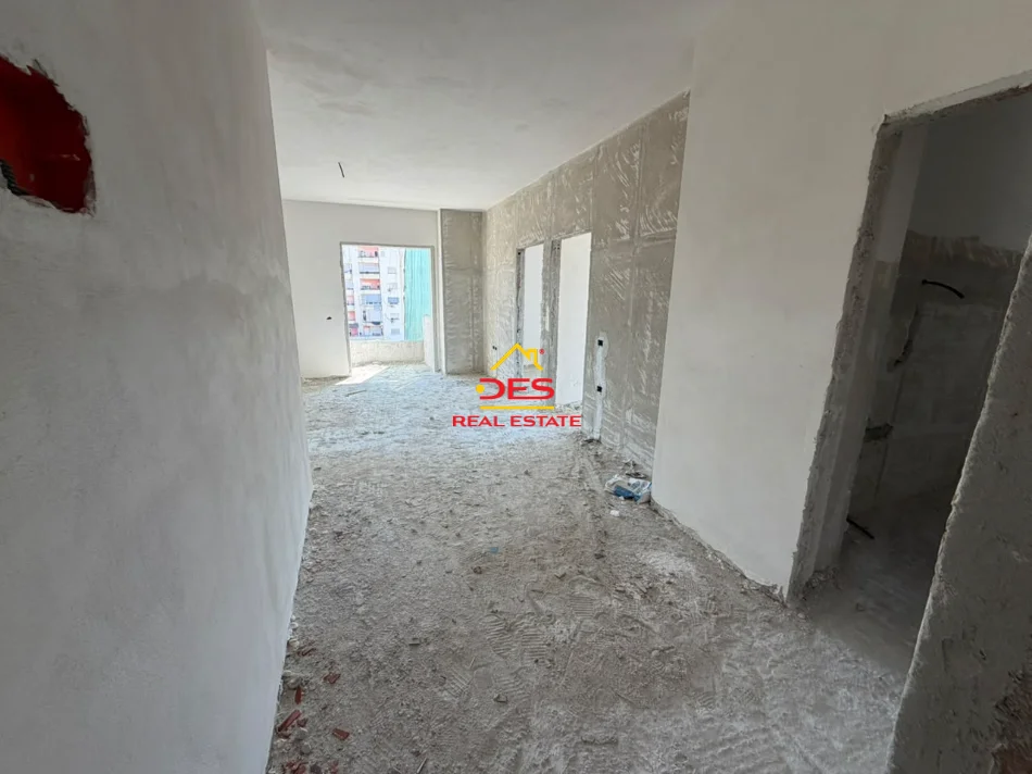 Vlore, shitet apartament 3+1+Ballkon Kati 5, 104 m² 125.000 € (Rruga Gjergj Kastrioti)