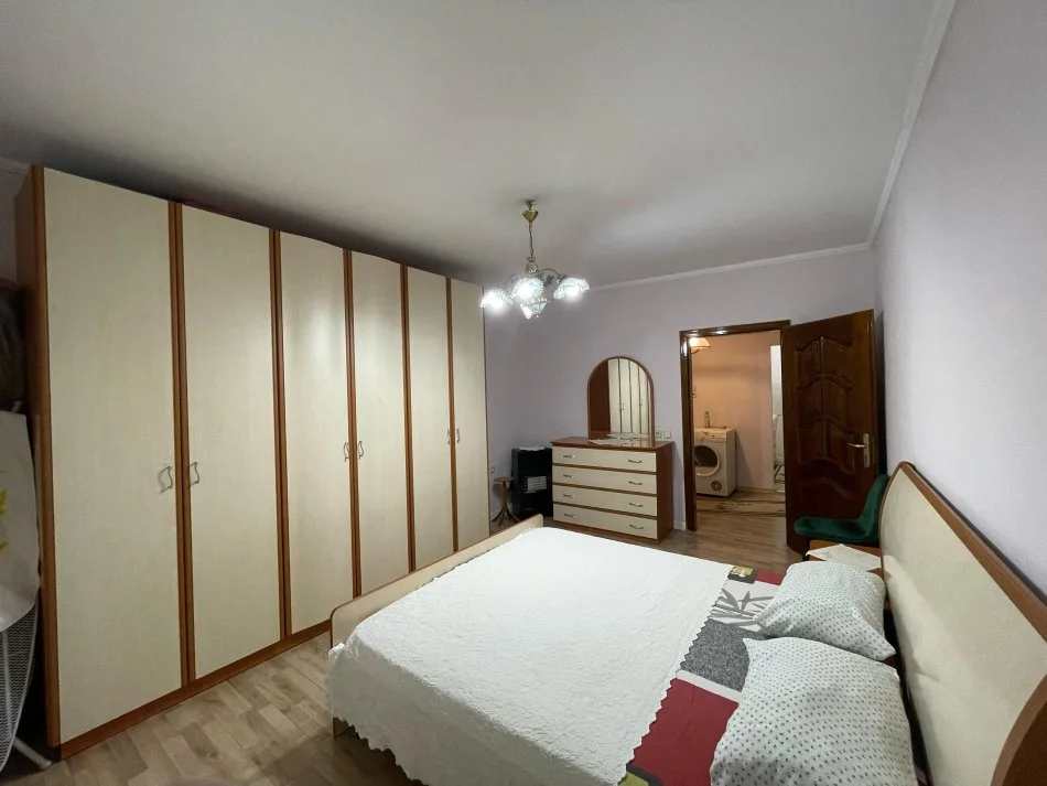 Tirane, jepet me qera apartament 2+1 Kati 1, 73 m² 500 € (Neom113579)