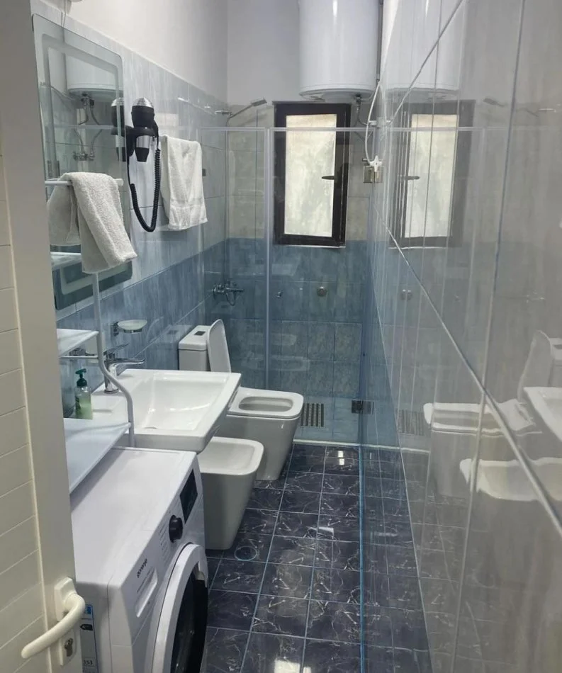 Tirane, jepet me qera apartament 2+1+Ballkon Kati 2, 80 m² 500 € (rruga e Burgut)