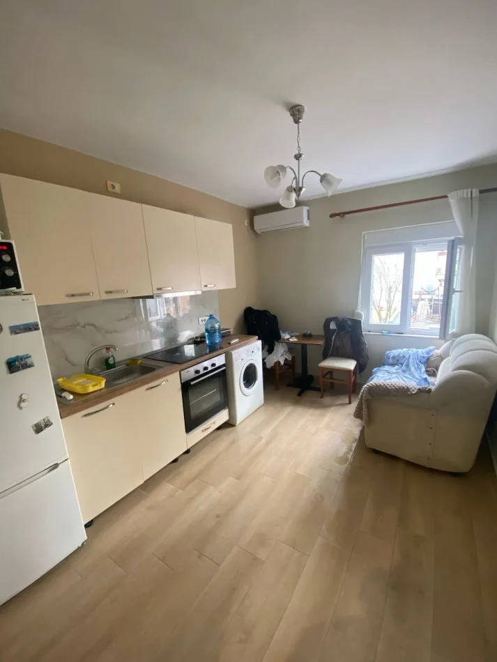 Tirane, jepet me qera apartament 1+1 Kati 5, 70 m² 450 € (Rruga Naim Frasheri, Rruga e Kavajes, 21 Dhjetori.)