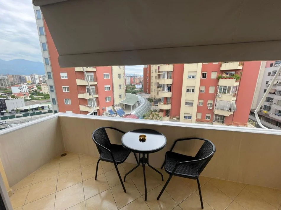 jepet me qera apartament 2+1 modern ne rruge  kryesore astir , 600 €