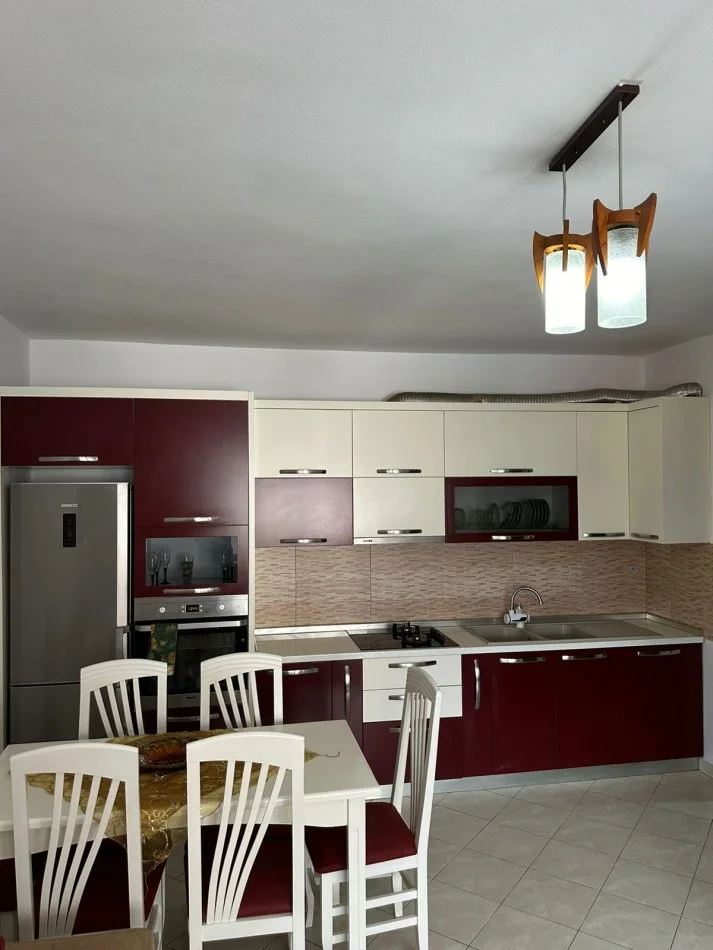 Tirane, jepet me qera apartament 2+1+Ballkon, Kati 2, 90 m² 450 € (Loni Ligori Astir)