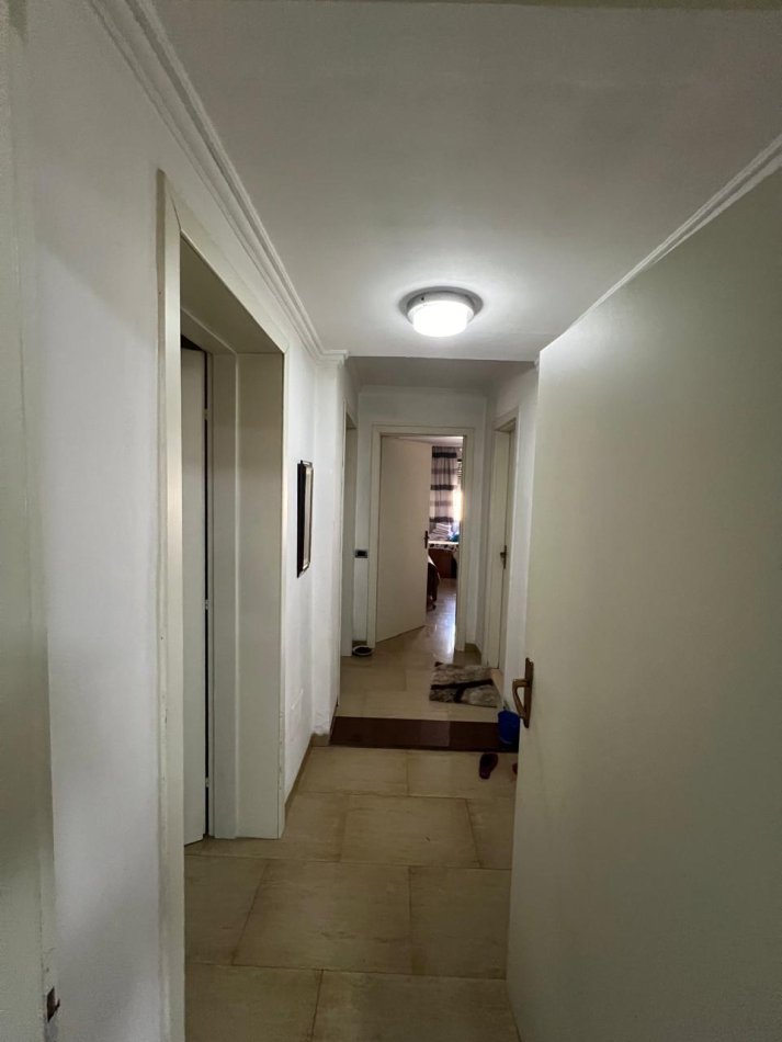 Tirane, jepet me qera apartament 3+1 Kati 4, 140 m² 900 € (21 Dhjetori