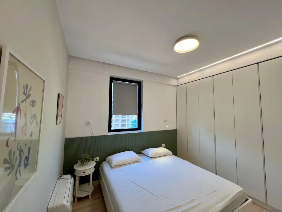 Tirane, jepet me qera apartament 2+1+Ballkon Kati 6, 95 m² 1.000 € (rruga e barrikadave)