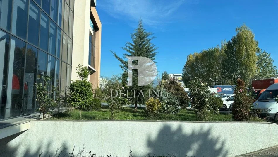 Tirane, jepet me qera ambjent biznesi Kati 2, 300 m² 900 € (Autostrada Tiranë-Durrës, Km 5)