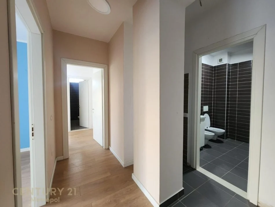 Tirane, shes apartament 2+1 Kati 1, 145 m² 130.000 € (fresku)