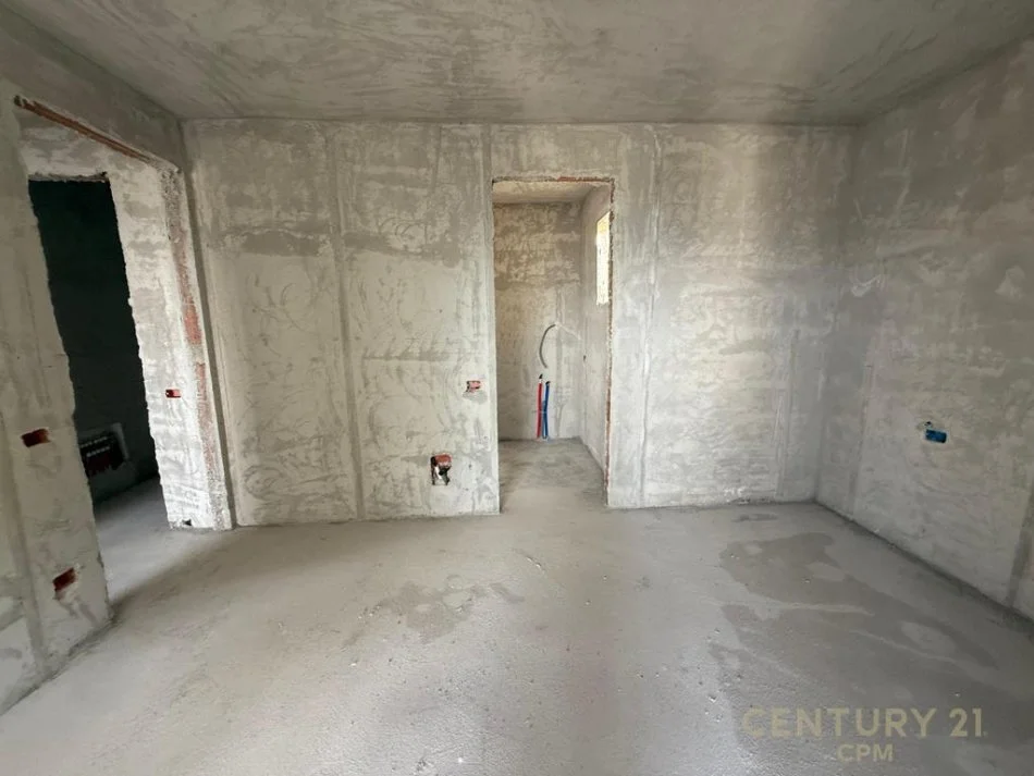 Tirane, shes apartament 2+1 Kati 3, 118 m² 237.000 € (Liqeni i thate)