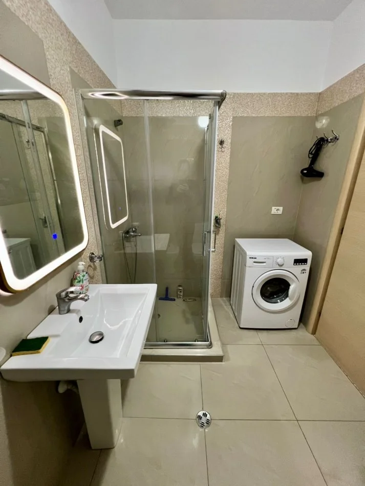 Tirane, shitet apartament 2+1+Ballkon Kati 8, 88 m² 135.000 €