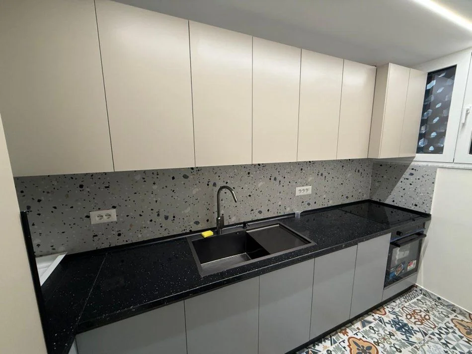 Tirane, jepet me qera apartament 2+1 Kati 3, 80 m² 850 € (RRUGA E KAVAJES)