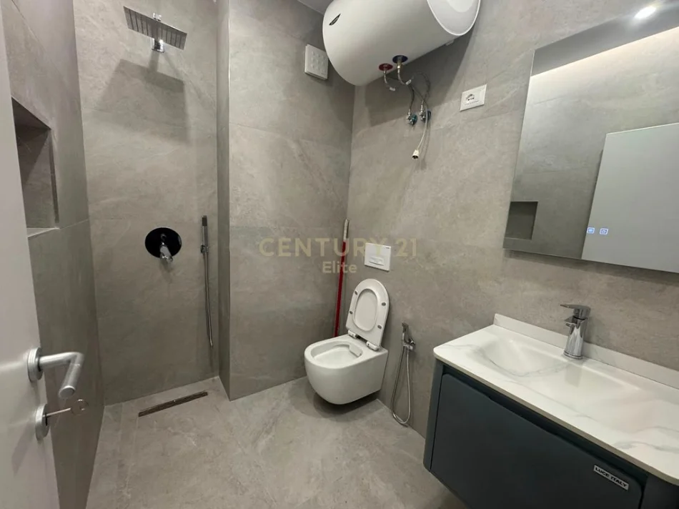Tirane, shes apartament 1+1 Kati 3, 47 m² 146.000 € (Komuna e Parisit)