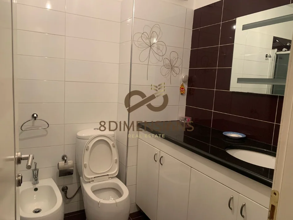Tirane, jepet me qera apartament 2+1+Ballkon Kati 2, 140 m² 650 € (laprake)
