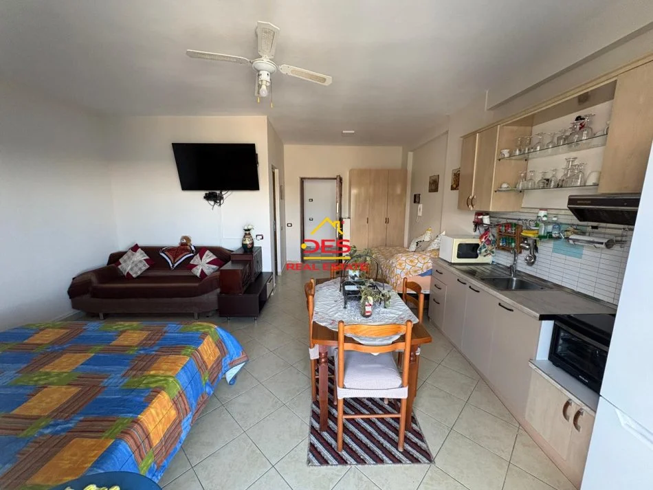 Vlore, jepet me qera apartament Kati 8, 50 m² 400 € (Rruga Murat Tërbaçi)
