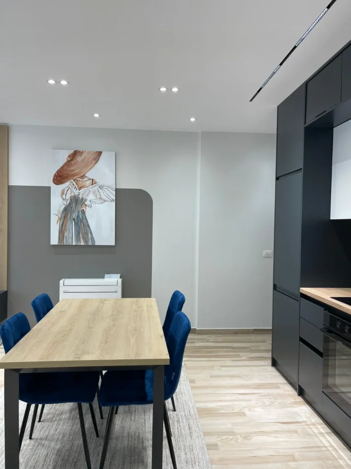 Tirane, jepet me qera apartament 2+1+Aneks+Ballkon Kati 2, 104 m² 1.200 € (LIQENI I THATE)