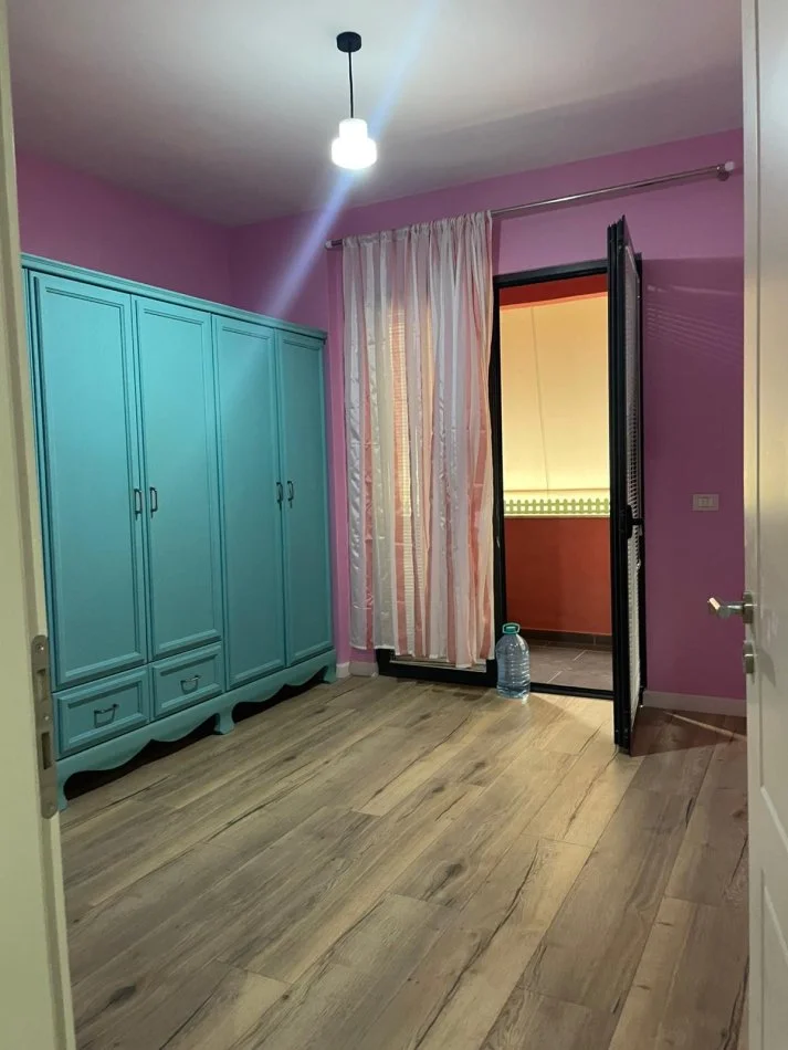 Tirane, jepet me qera apartament 2+1 Kati 3, 100 m² 600 € (Yzberisht)