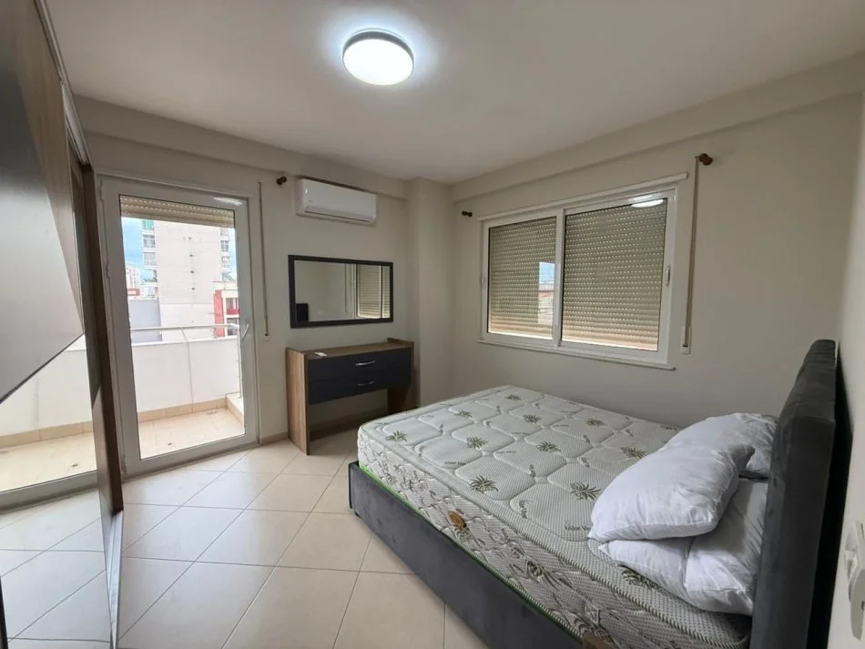 Durres, jepet me qera apartament 2+1+Aneks+Ballkon Kati 4, 111 m² 400 € (Qera 2+1+2 Ish Rajoni Lagja 6 Diambe • 400€ neto)