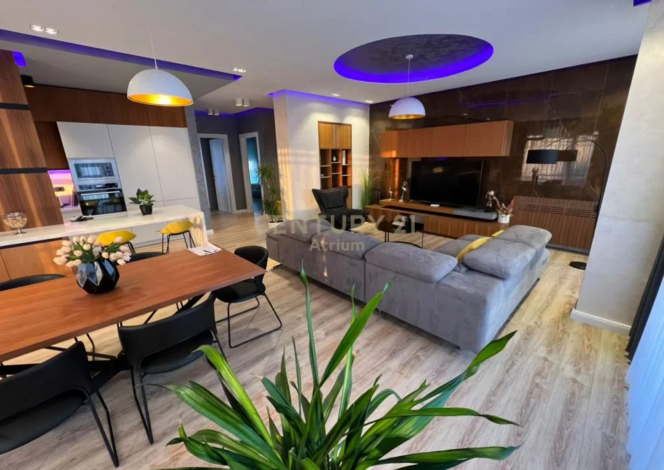 Durres, shitet apartament 2+1+Ballkon Kati 10, 210 m² 290.000 € (Plazhi Liria)