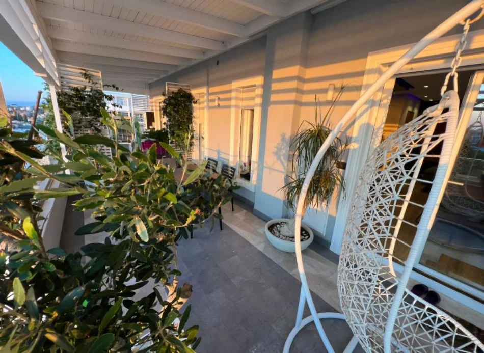 Durres, shitet apartament 2+1+Ballkon Kati 10, 210 m² 290.000 € (Plazhi Liria)