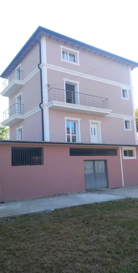 Tirane, jepet me qera apartament 2+1 Kati 4, 450 € 
