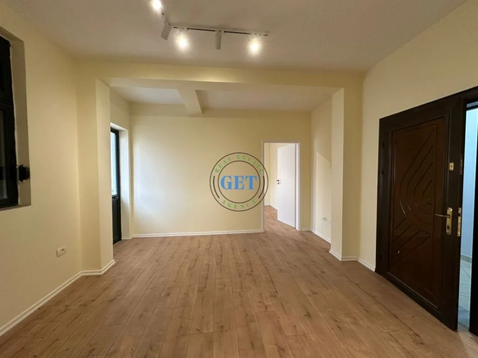 Durres, shitet apartament 2+1 Kati 2, 83 m² 98.000 € (Rrota e Kuqe, Plazh, Durres)