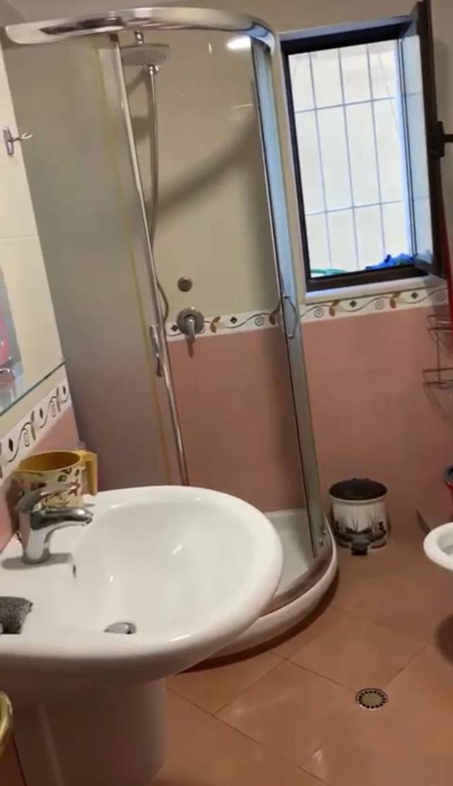 Tirane, jepet me qera apartament 3+1 Kati 2, 90 m² 350 Euro (Sheshi Shtraus)