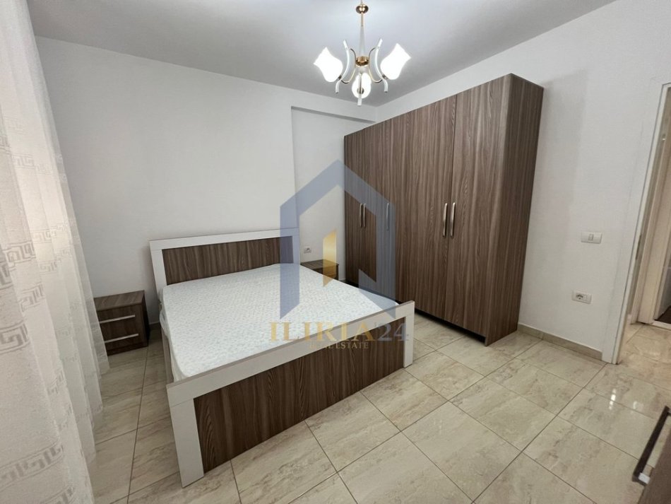 Tirane, jepet me qera apartament 2+1+Ballkon Kati 2, 88 m² 700 € (Komuna e Parisit)