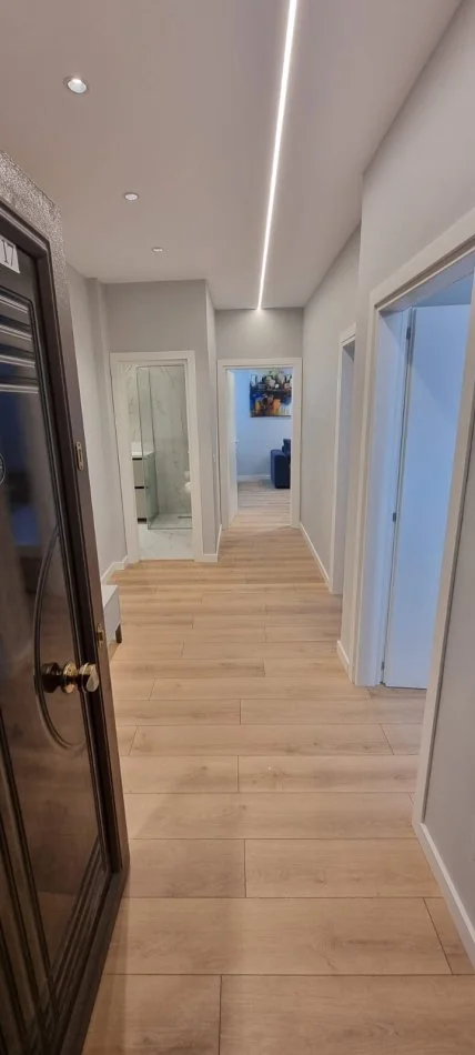 Tirane, jepet me qera apartament 2+1 Kati 4, 70 m² 600 € (Laprake)