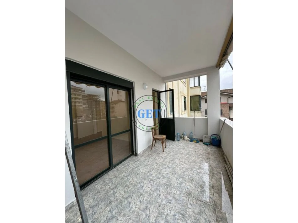 Durres, shitet apartament 2+1 Kati 2, 83 m² 98.000 € (Rrota e Kuqe, Plazh, Durres)