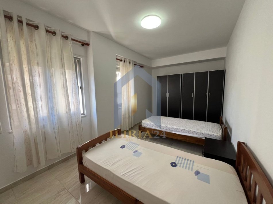 Tirane, jepet me qera apartament 2+1+Ballkon Kati 2, 88 m² 700 € (Komuna e Parisit)