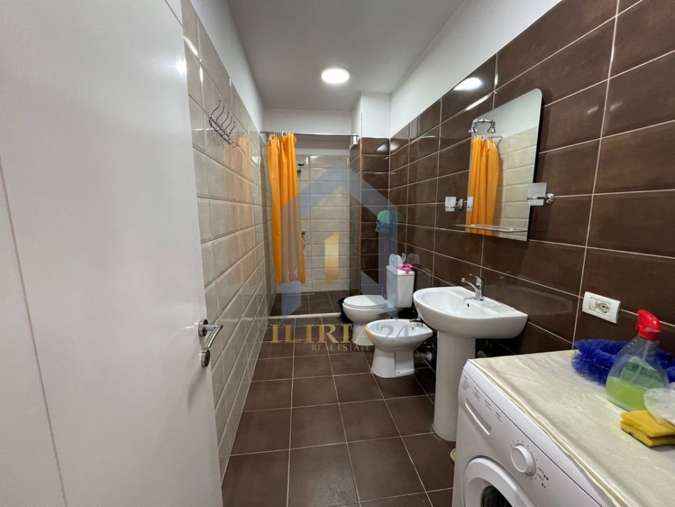 Tirane, jepet me qera apartament 2+1+Ballkon Kati 2, 88 m² 700 € (Komuna e Parisit)
